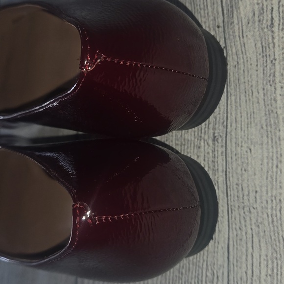 Linea Paolo Nora Patent Pointy Toe Resin Chain Keeper Flats Dark Red Size 7 - Picture 3 of 9